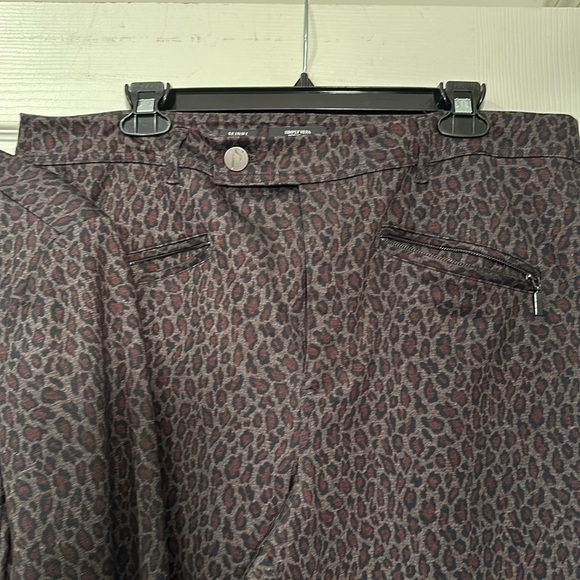 Vera Wang 2 pc leopard suit . stretch zip fly waist size xl worn once - Picture 4 of 7